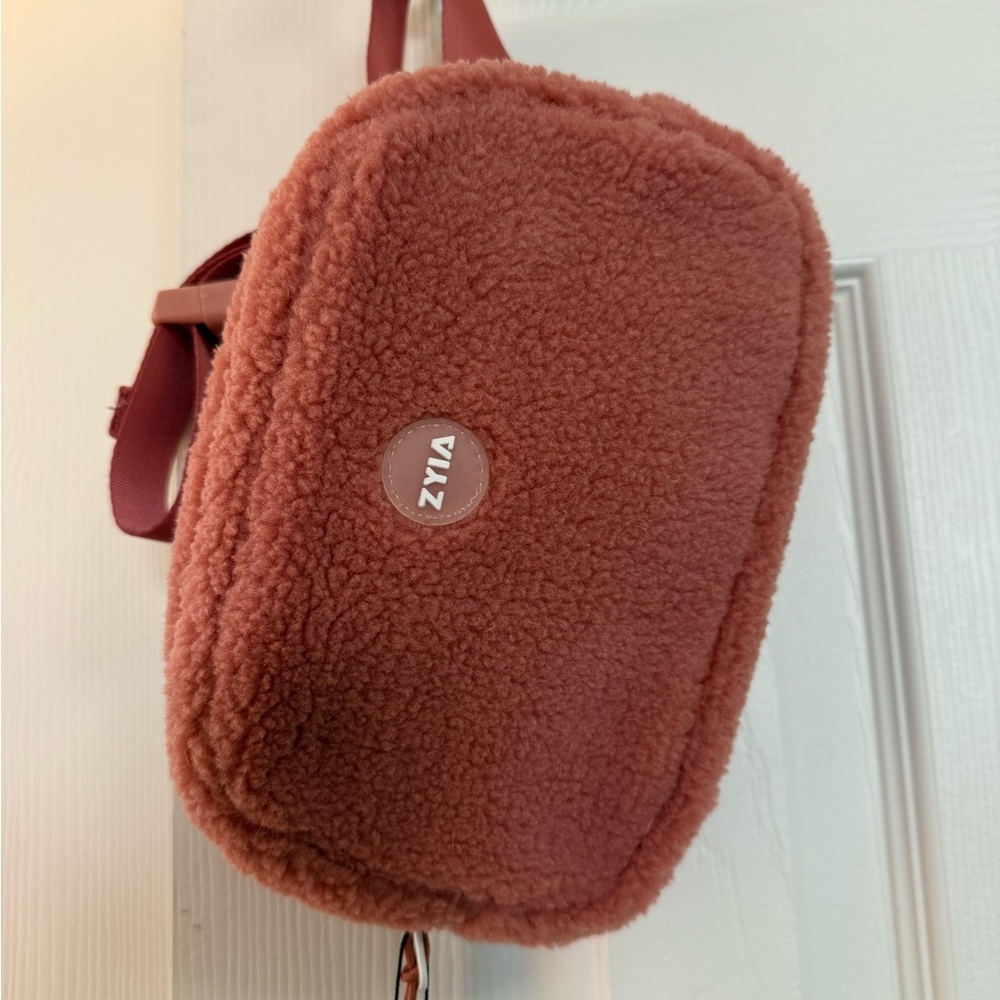 Zyia Active Sherpa crossbody bag in Warm Rose color